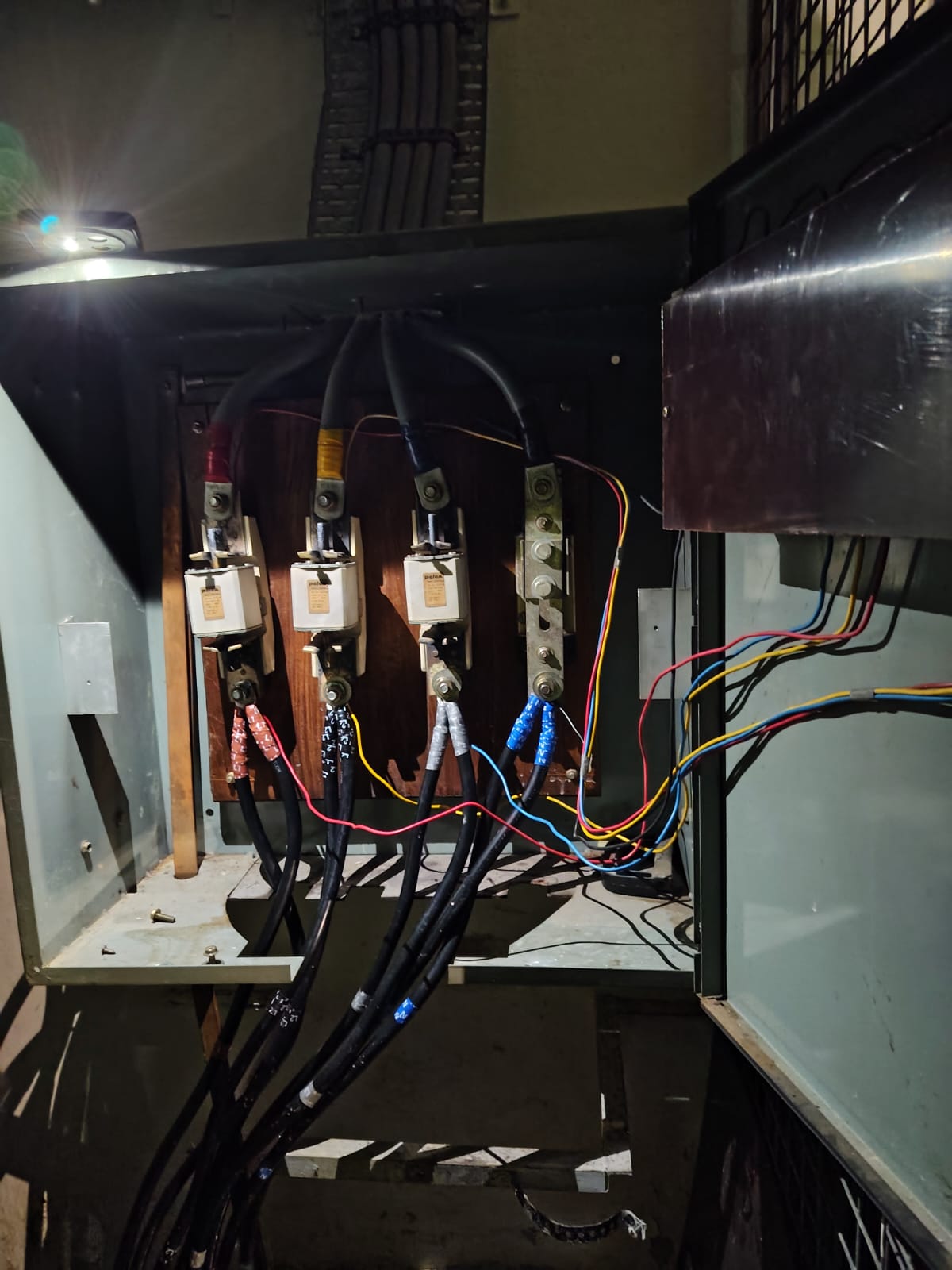 LV fuse switch cable connections